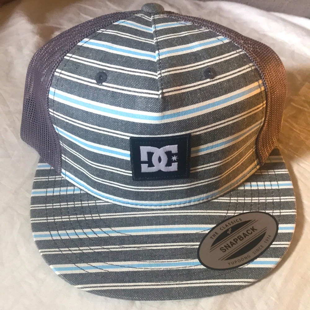 New DC Shoes Striped Snapback Hat Gray White & Light Blue